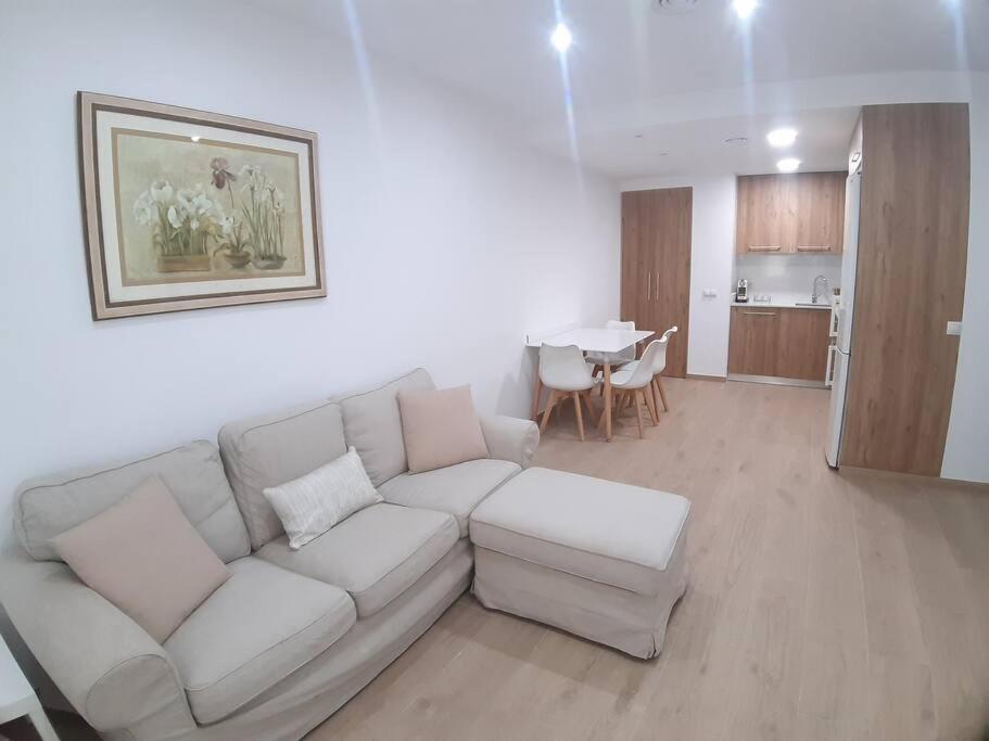 Apartament Malvarrosa 5px 2bth 5 Min Beach. Wifi.